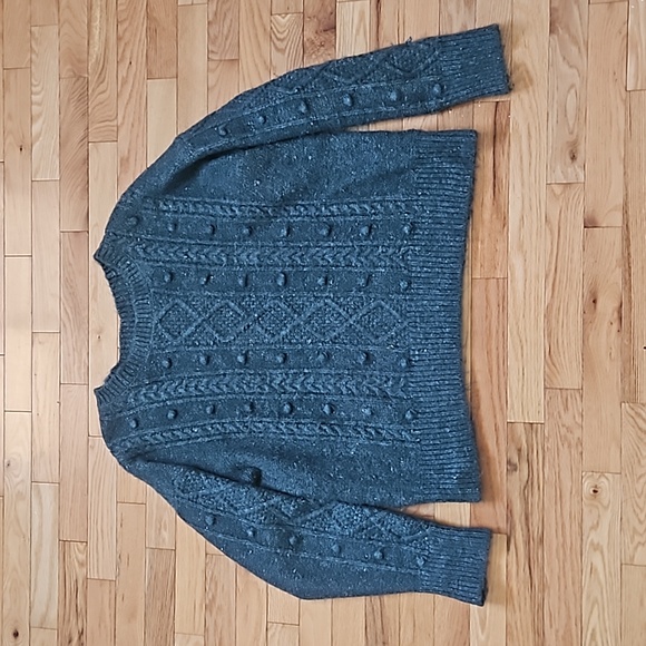 Old navy sweater - Picture 2 of 4